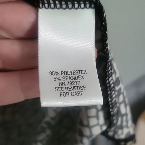 Dana Buchman SzXL Black and Cream Sleeveless Vneck Blouse - Picture 3 of 5